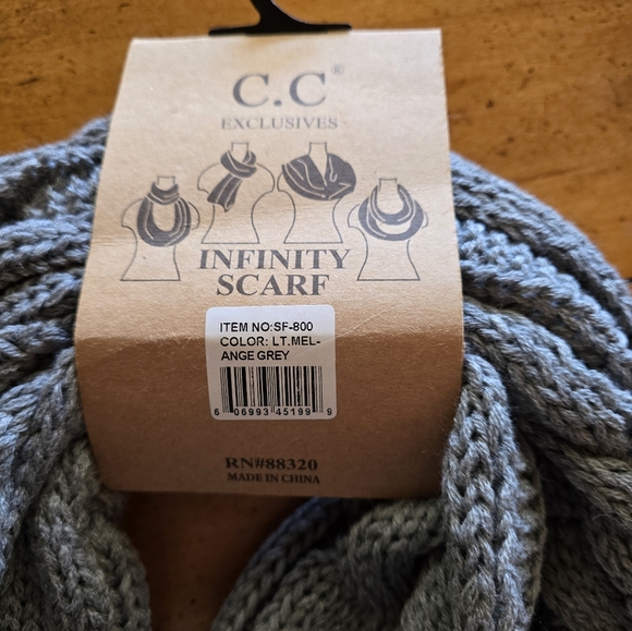 NEW knit infinite scarf. - Picture 4 of 5